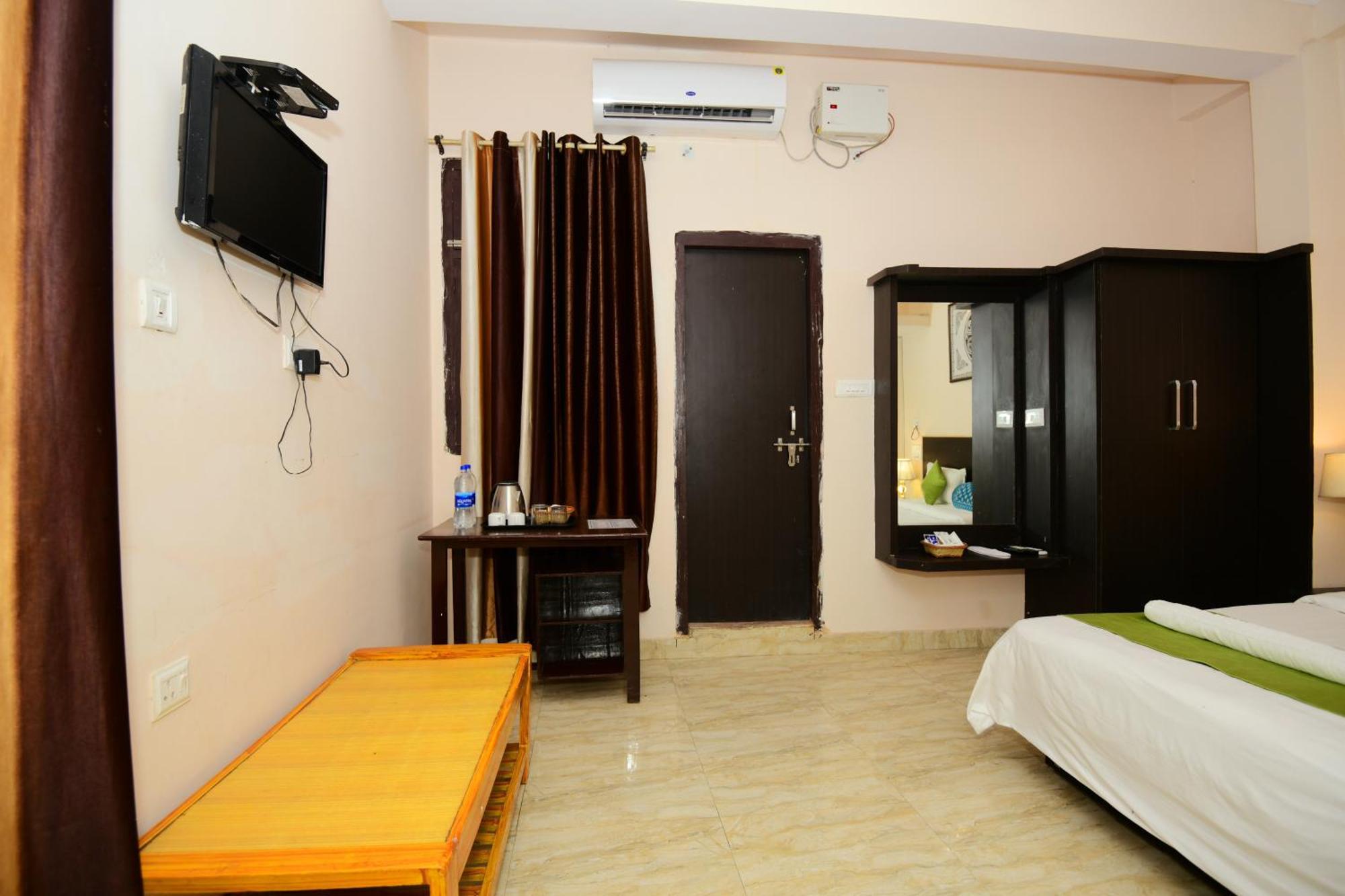 Ap Palace Hotel, Ayodhya Esterno foto