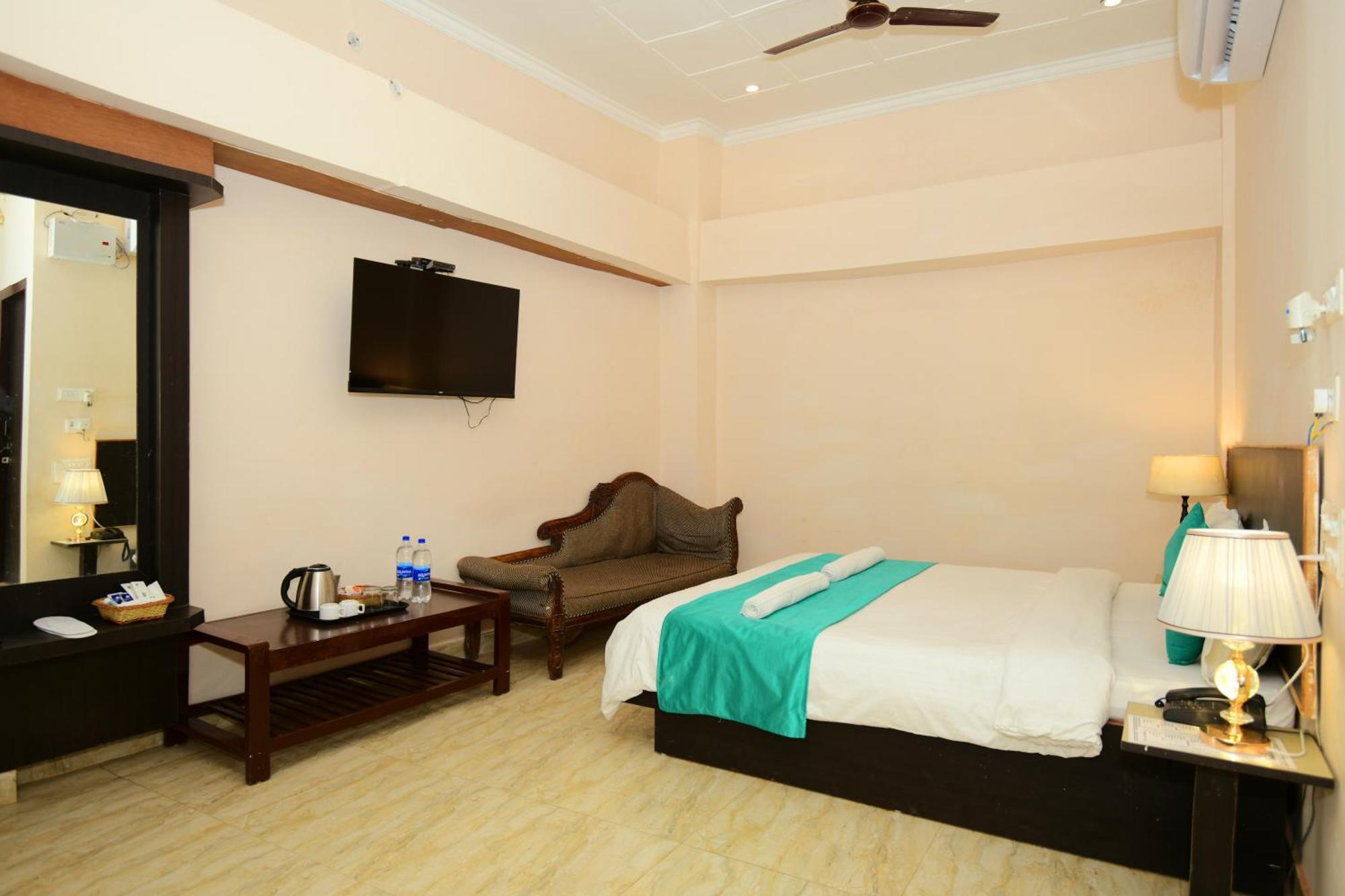 Ap Palace Hotel, Ayodhya Esterno foto